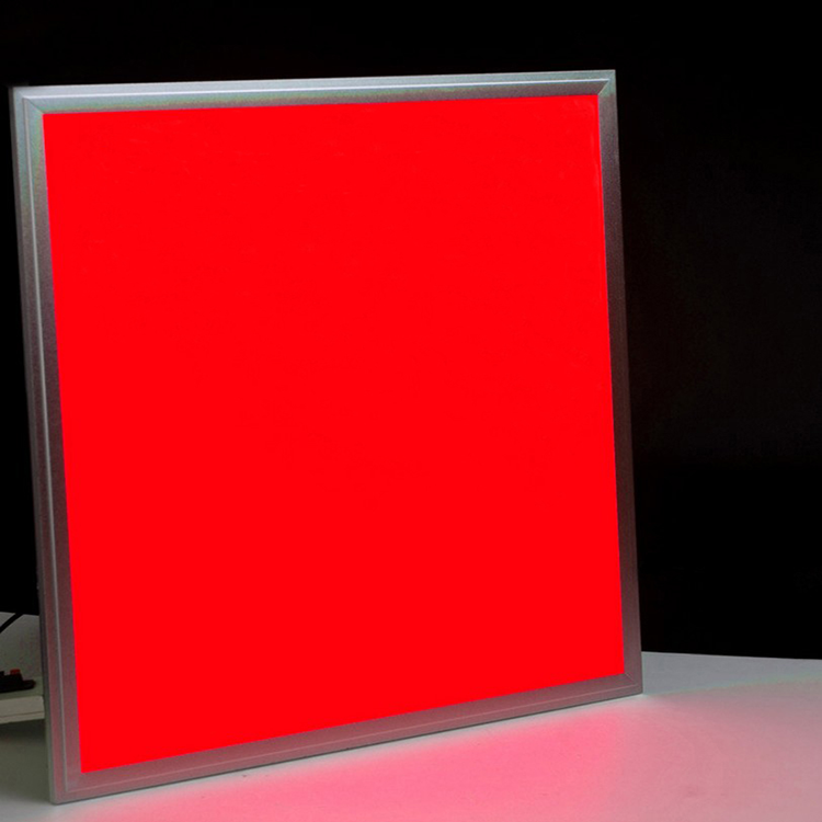 1. Lightman RGB LED panel koji pokazuje crveno svjetlo
