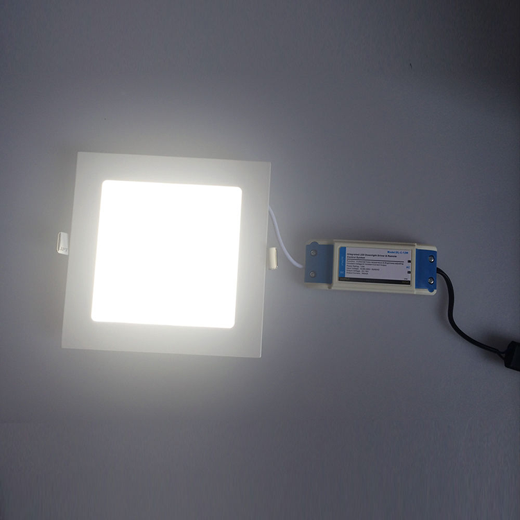 1. Downlight à panneau LED cct
