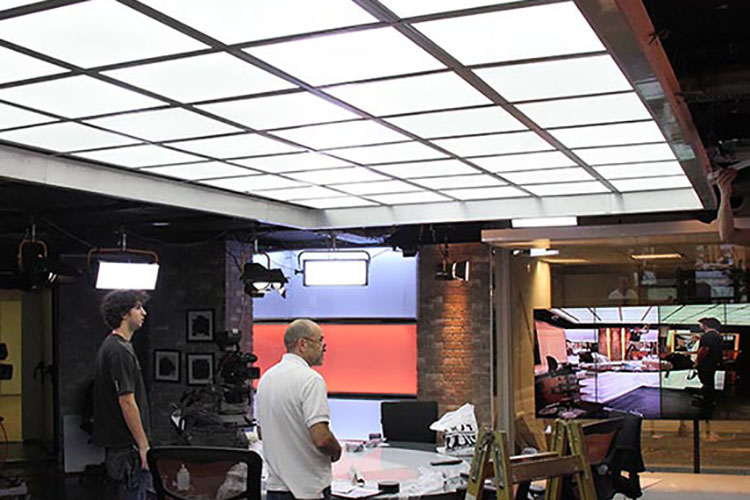 13. Panel de luz LED en iluminación de estaciones de TV: aplicación