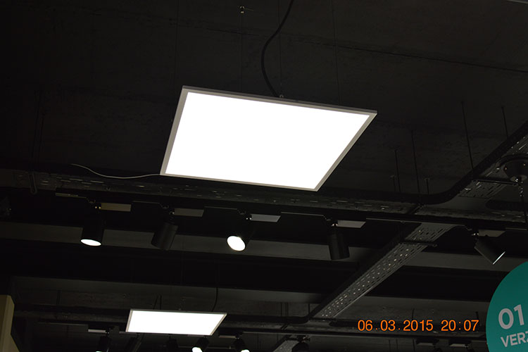 15. LED Panel Liicht am Buttek-Applikatioun