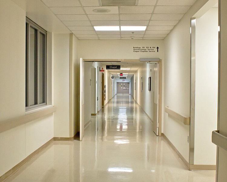 8. Panel de luz LED para techo en hospital