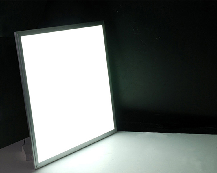 4. Lightman RGBW LED самбар гэрэл-цагаан харуулж байна